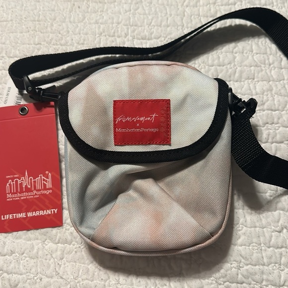 FP x Manhattan Portage Mini Crossbody cloud NWT - Picture 2 of 8